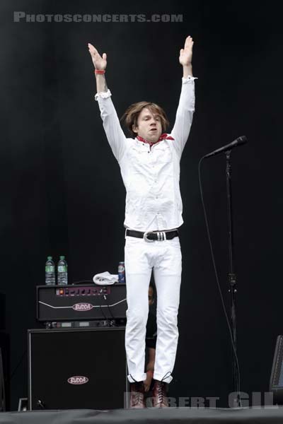 CAGE THE ELEPHANT - 2014-08-22 - SAINT CLOUD - Domaine National - Scene de la Cascade - Matthew Ray Shultz